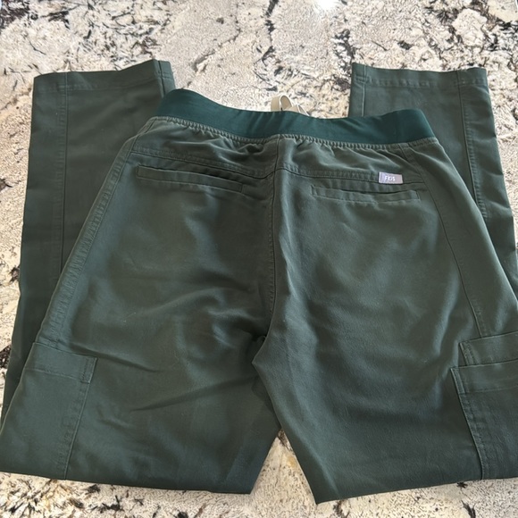 Men’s Moss Green Figs scrub Pants - Picture 4 of 6